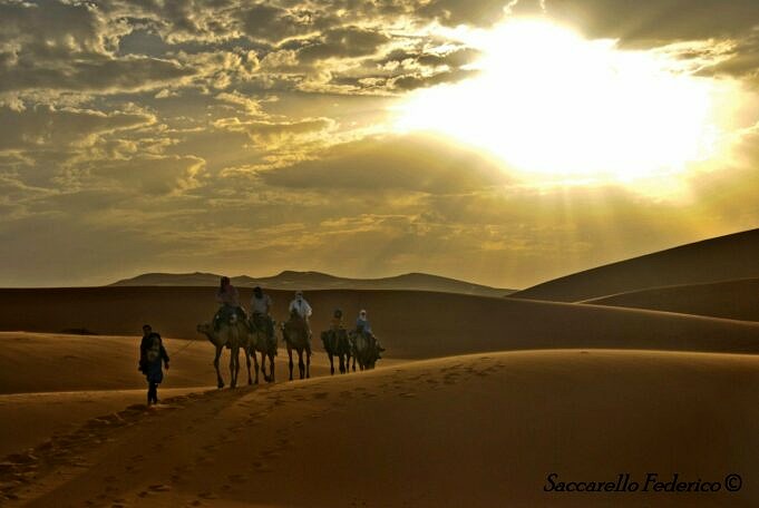 Deserto Del Marocco. Fuga Nella Terra Delle Dune